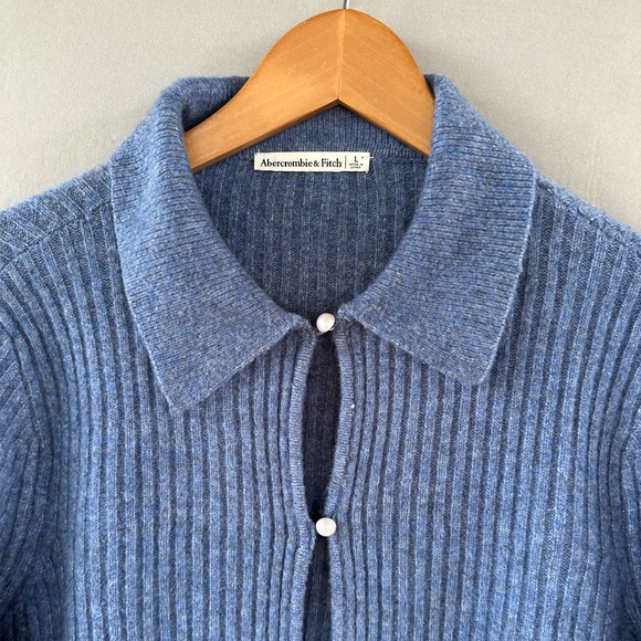 🎉5 for $45🎉 Abercrombie fitch cardigan sweater women size L blue - Picture 4 of 10